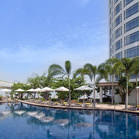Centara Grand At Centralworld Bangkok Esterno foto The pool at the hotel