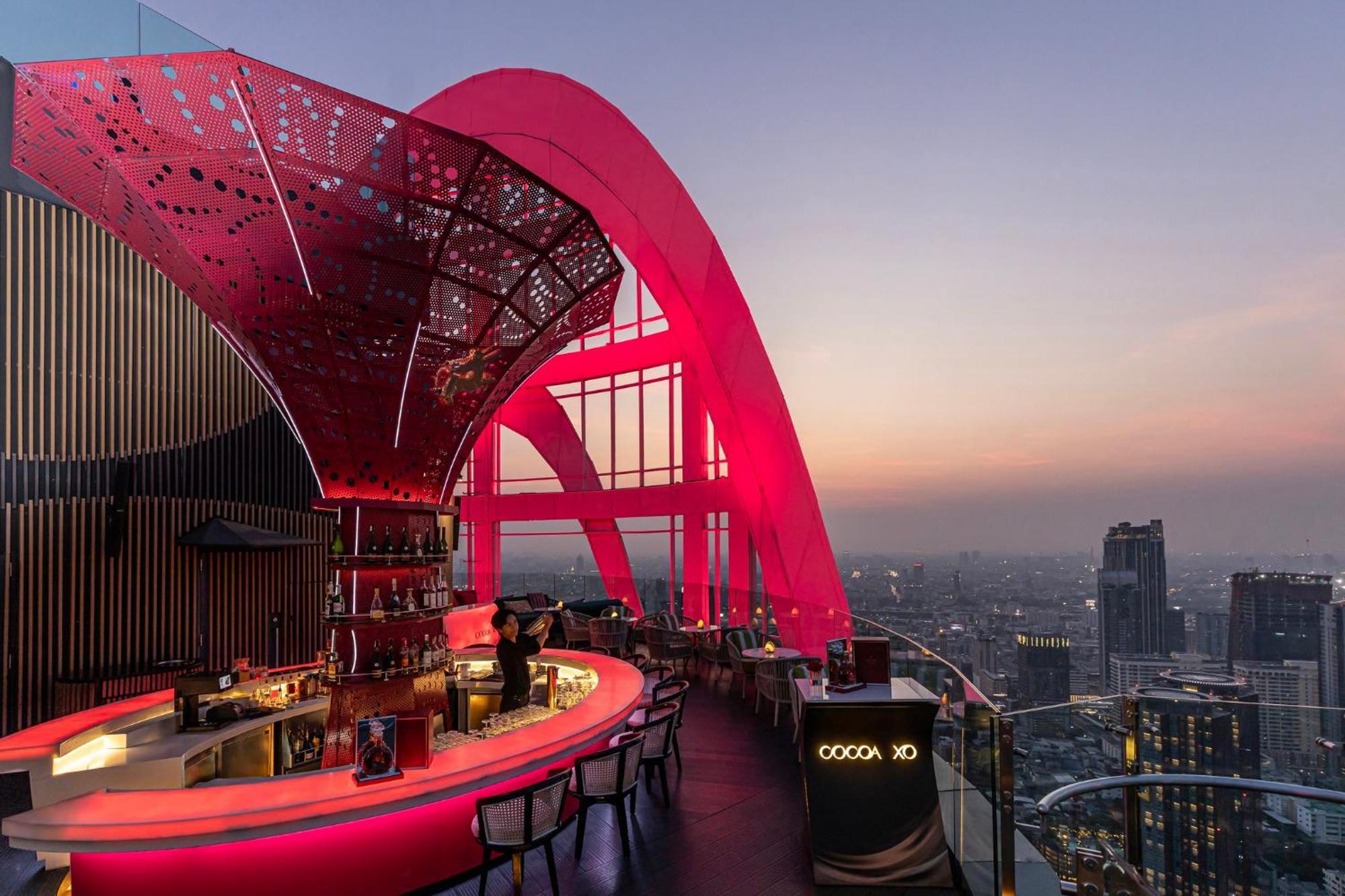 Hotel Centara Grand At Centralworld Bangkok Esterno foto The bar at the top of the building