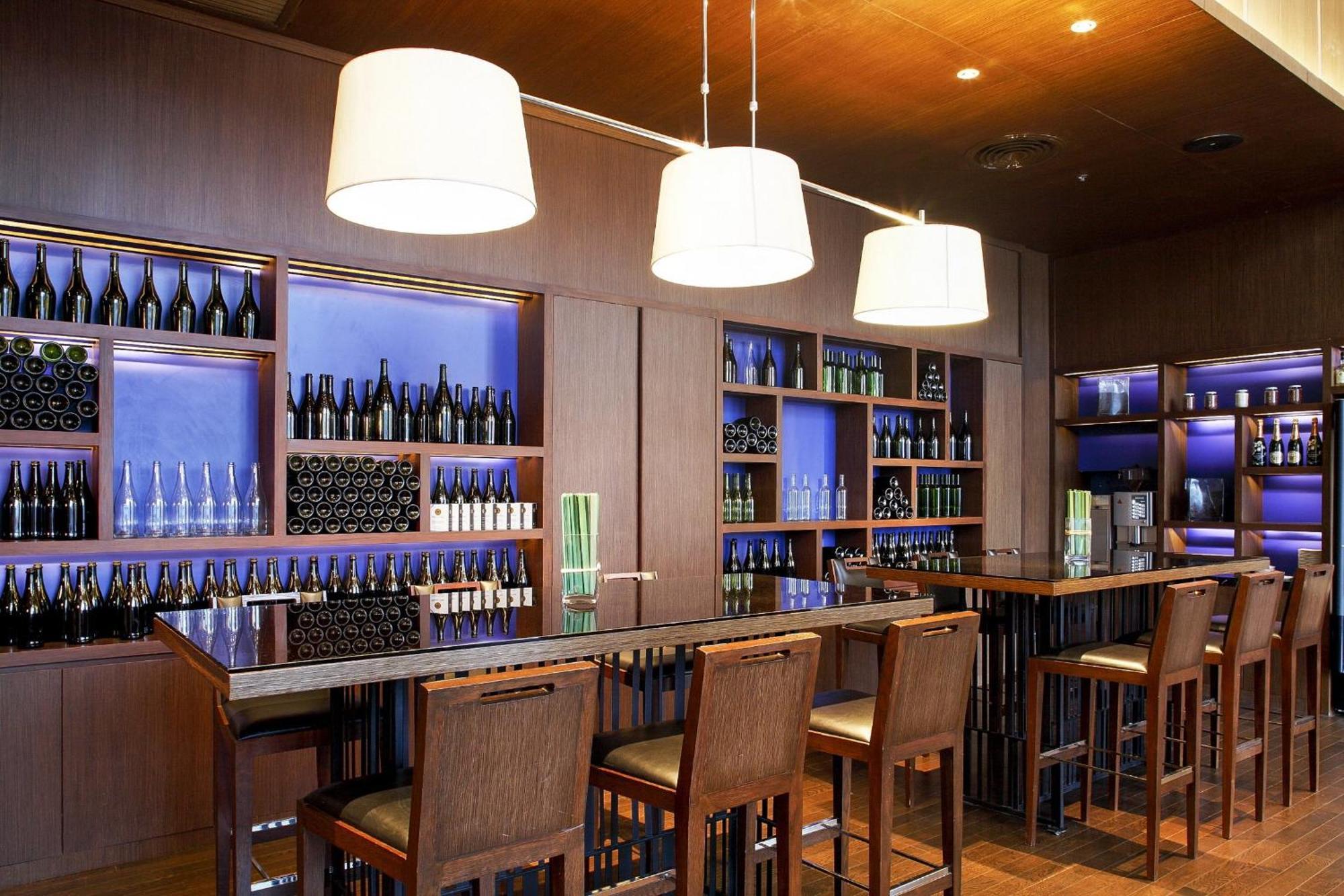 Centara Grand At Centralworld Bangkok Esterno foto Wine bar in Madrid, Spain