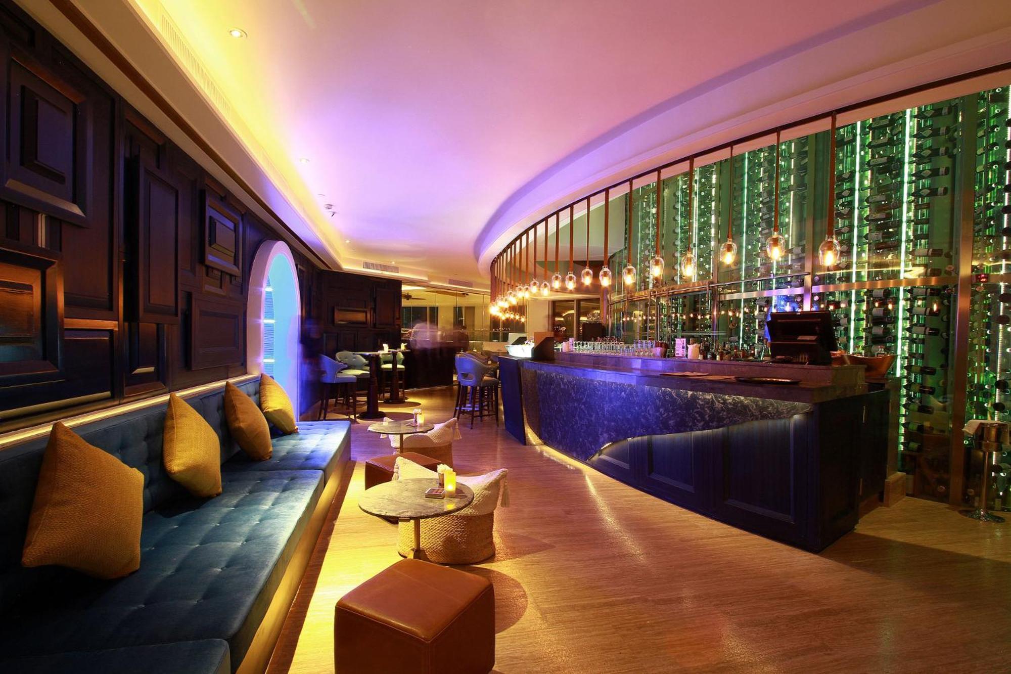 Centara Grand At Centralworld Bangkok Esterno foto The bar at the 101 bar