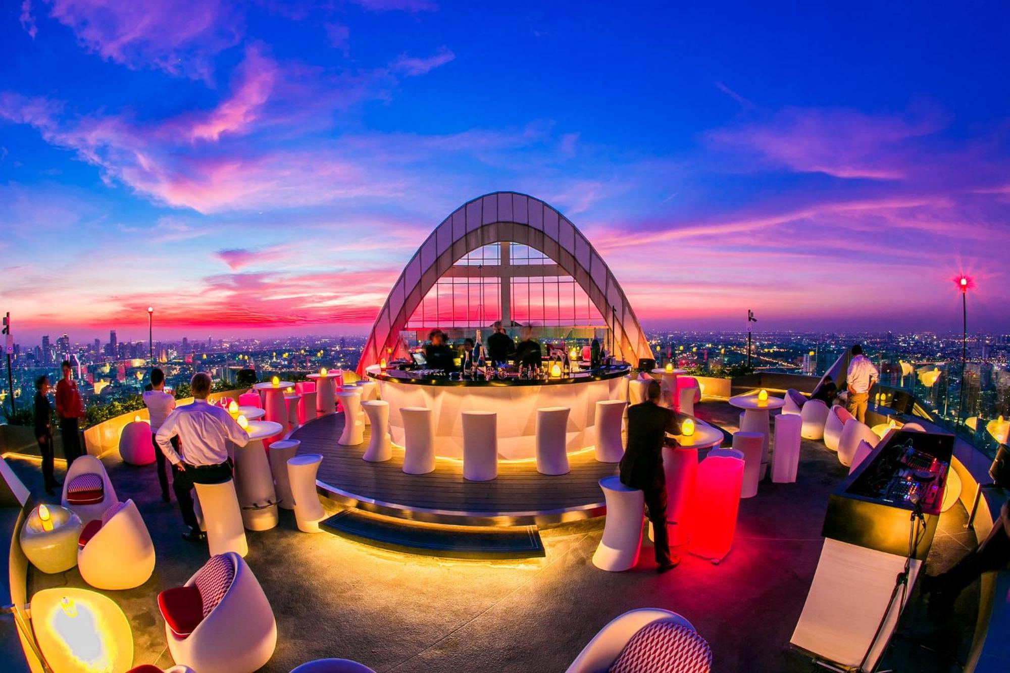 Centara Grand At Centralworld Bangkok Esterno foto The Bar