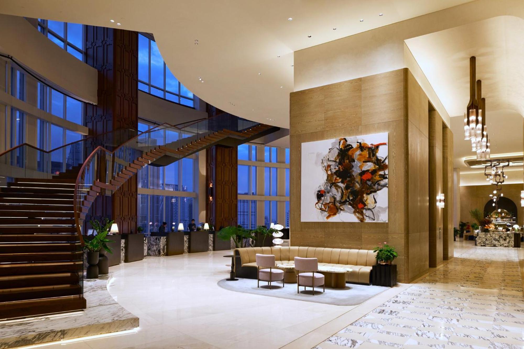 Centara Grand At Centralworld Bangkok Esterno foto The lobby of the hotel