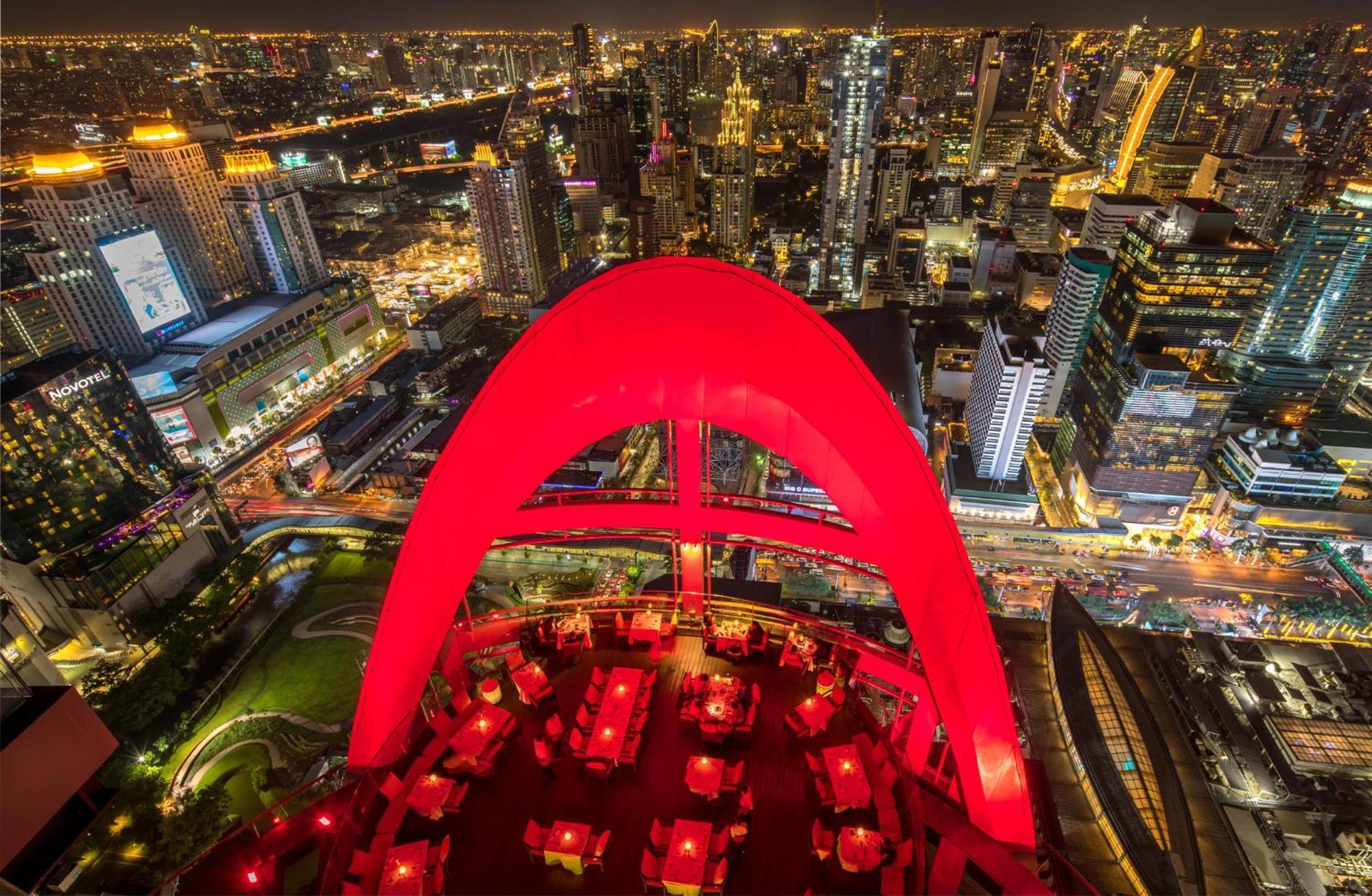 Centara Grand At Centralworld Bangkok Esterno foto The Sky Bar at the top of the Baiyoke II