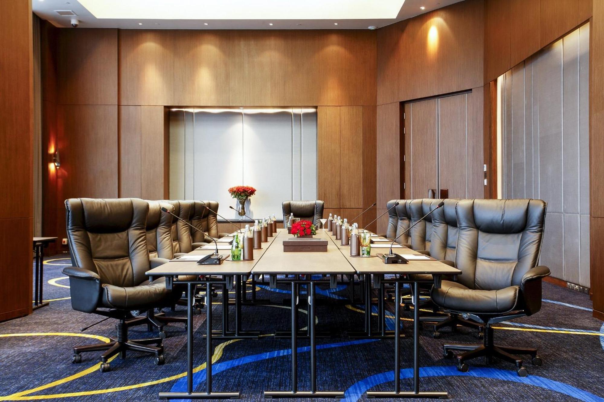 Centara Grand At Centralworld Bangkok Esterno foto Meeting room