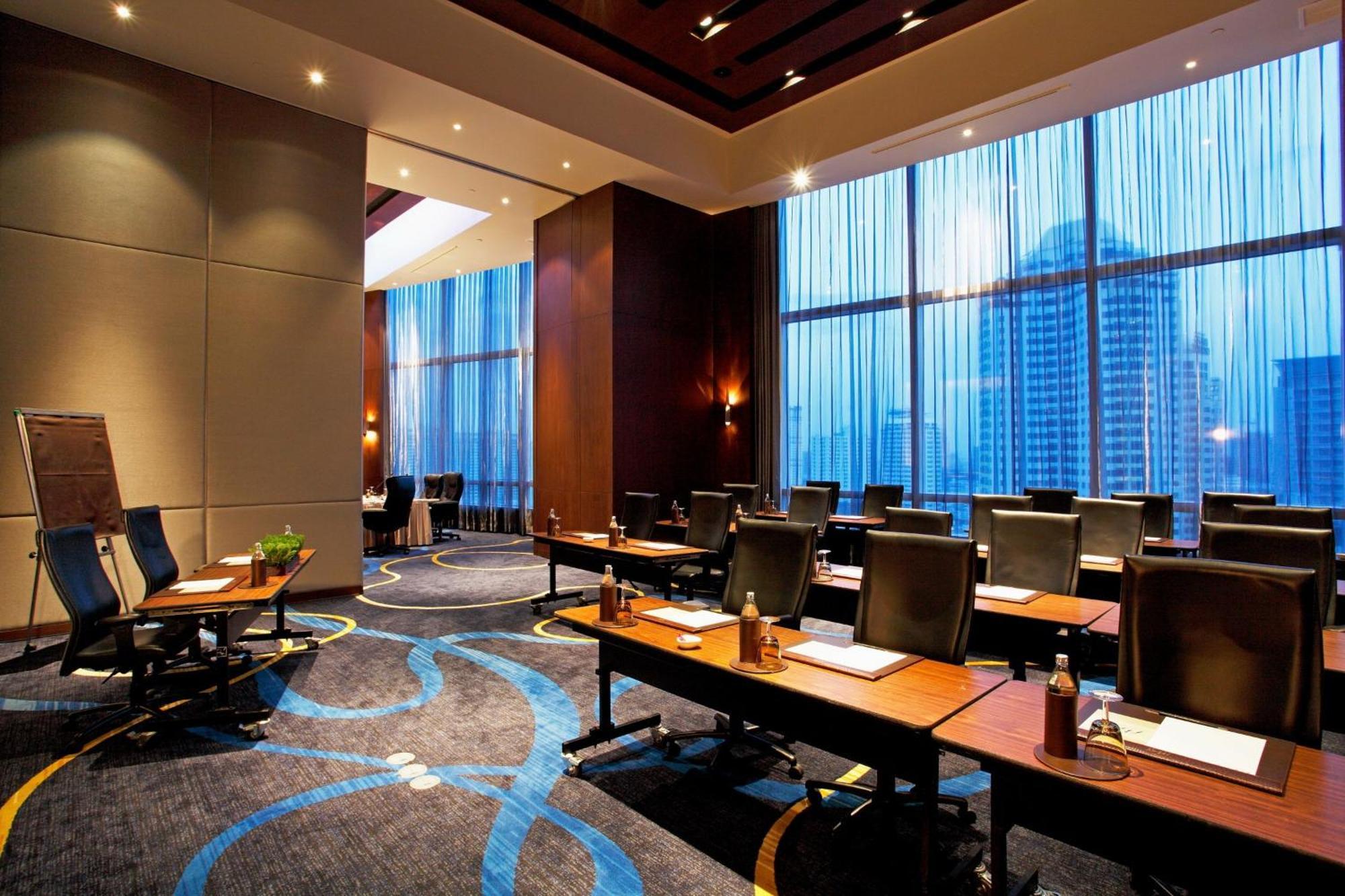 Centara Grand At Centralworld Bangkok Esterno foto Meeting room