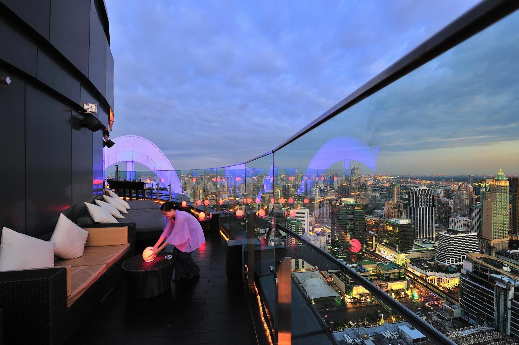Centara Grand At Centralworld Bangkok Esterno foto View from the bar