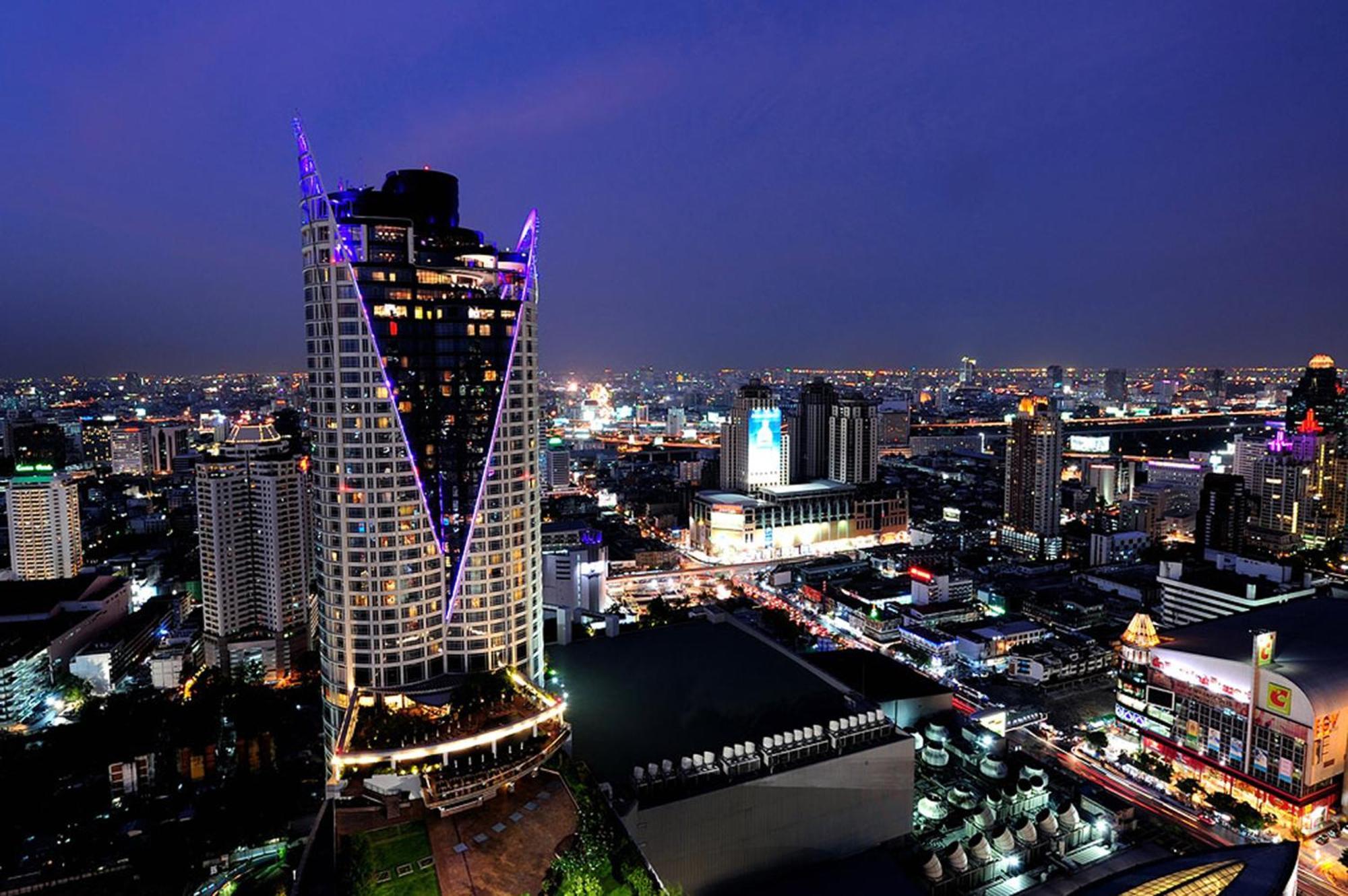 Centara Grand At Centralworld Bangkok Esterno foto View of the city at night